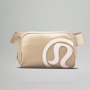 NEW!!! NWT Lululemon Everywhere Belt Bag in Trench/White Opal!